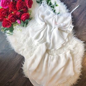 Oscar De La Renta Silky Lingerie Set! Brand NEW W/ TAGS! You get BOTH pieces!🔥